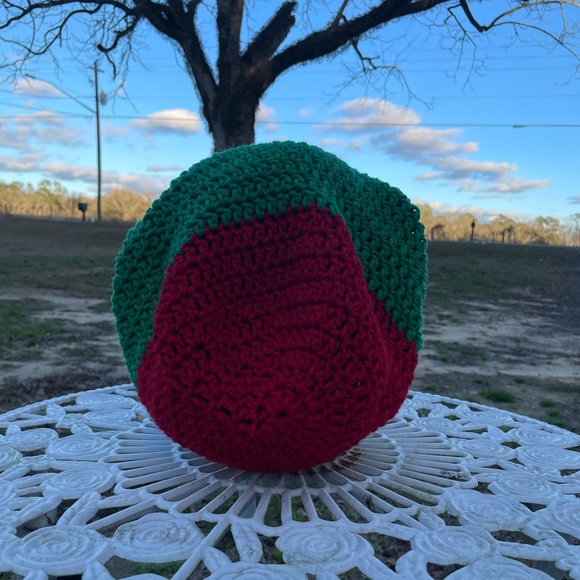 Hand crotched beanie - Picture 3 of 3